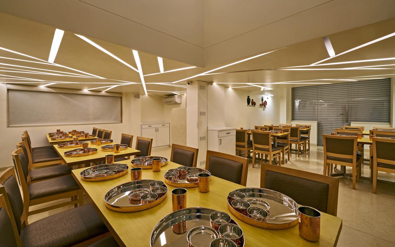 Hotel Atharv Top Rated Business Hotel In Kolhapur Extérieur photo
