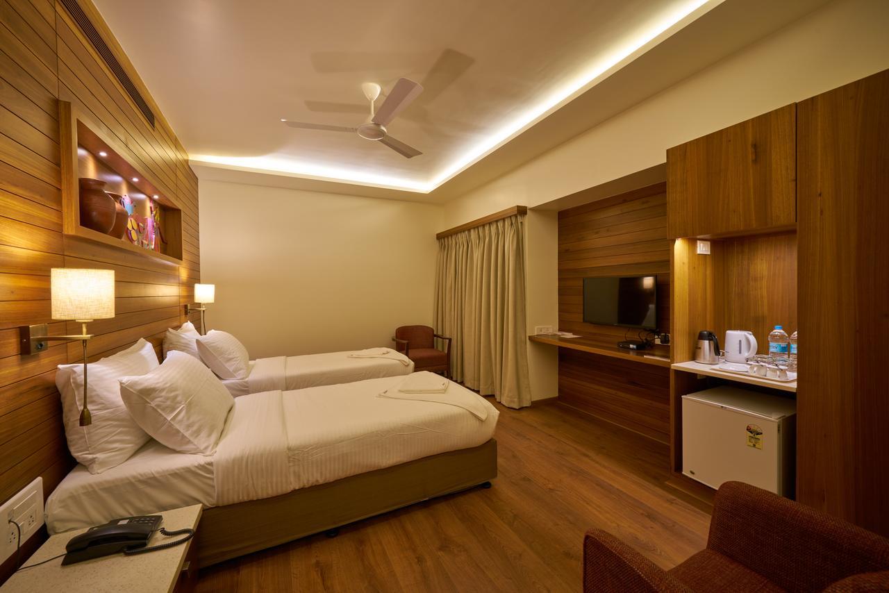 Hotel Atharv Top Rated Business Hotel In Kolhapur Extérieur photo
