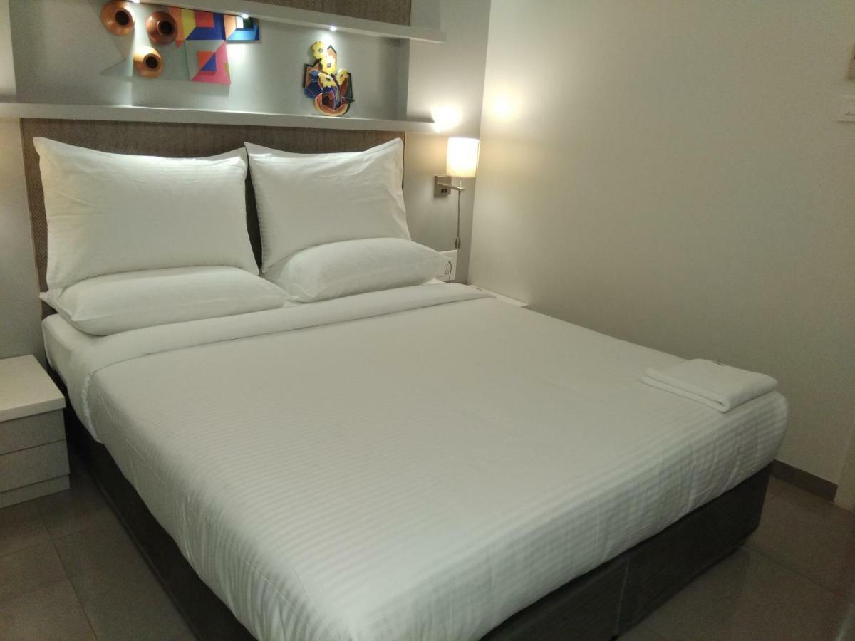 Hotel Atharv Top Rated Business Hotel In Kolhapur Extérieur photo